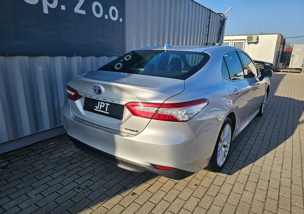 Toyota Camry cena 97047 przebieg: 152000, rok produkcji 2019 z Kożuchów małe 562